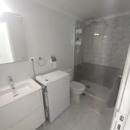 Beautiful Spacious 1-bed With Aircon Apartamento